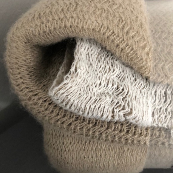 Mark & Graham Tan 100% Acrylic Throw Blanket NWT - Picture 6 of 8